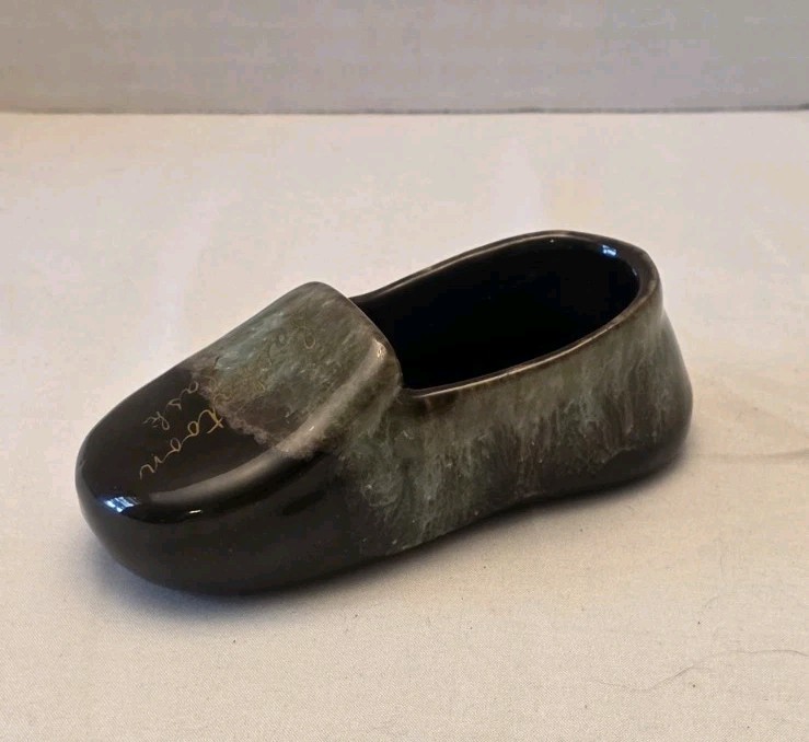 Vintage Evangeline Blue Mountain Pottery BMP ART SHOE Green Drip Glaze SASKATOON