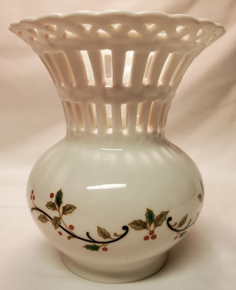 Mikasa Holiday Lace Porcelain Reticulated Vase 6″ OF14