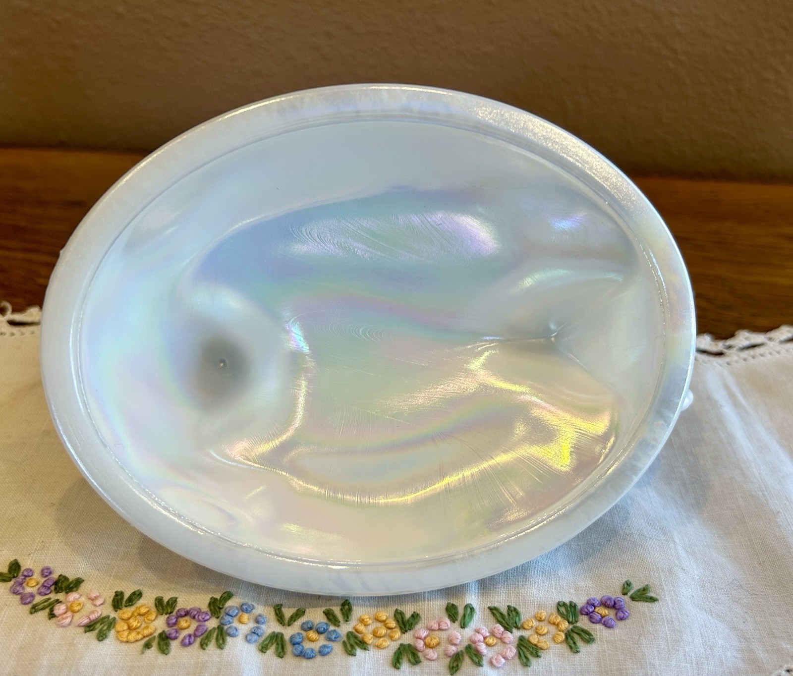 MOSSER White Milk Glass Carnival Hen Chicken on Nest Iridescent 6” STUNNING!