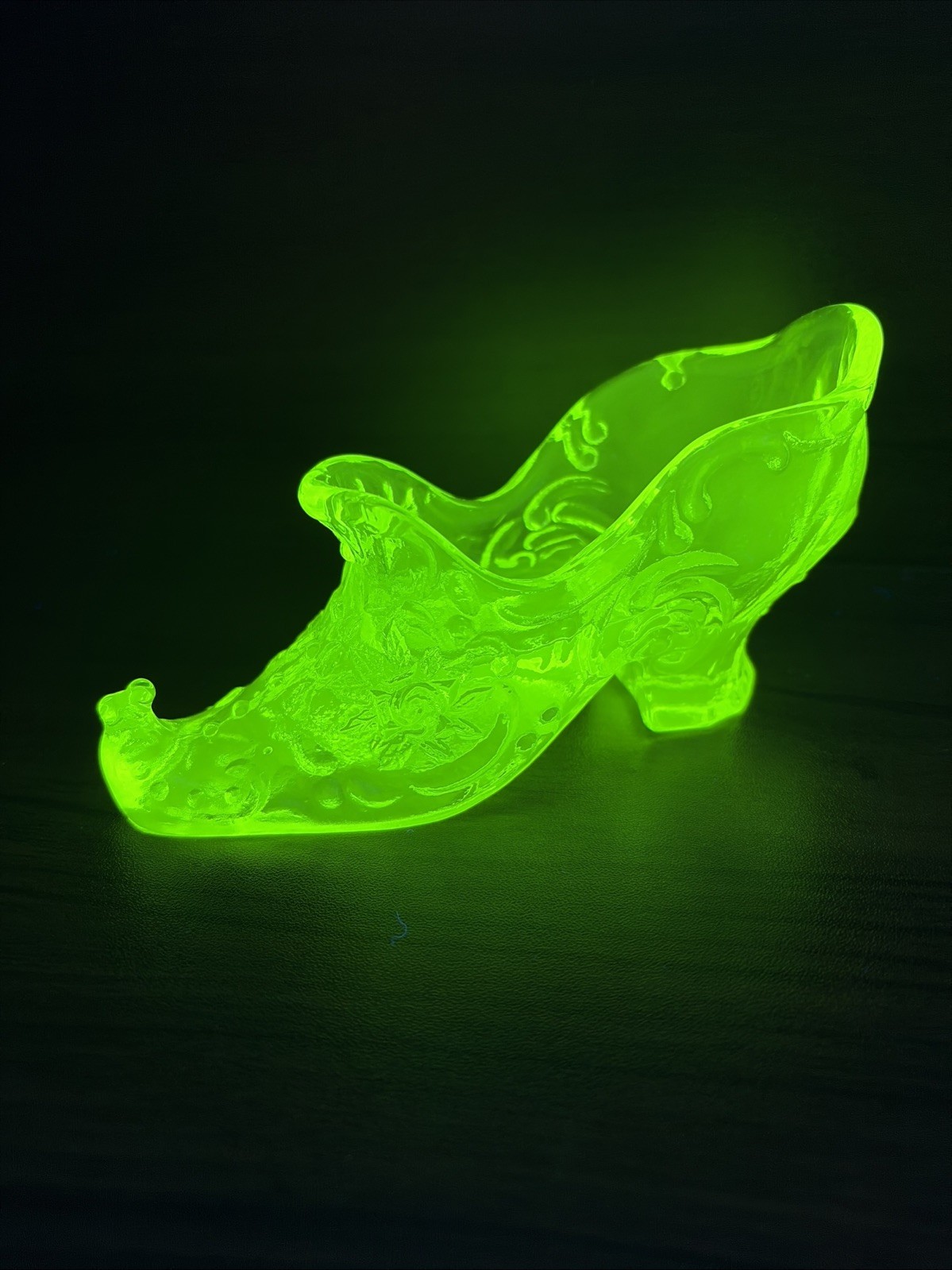 Mosser Topaz Vaseline Uranium Rose Slipper Shoe Figurine 6″ UV Glow VTG