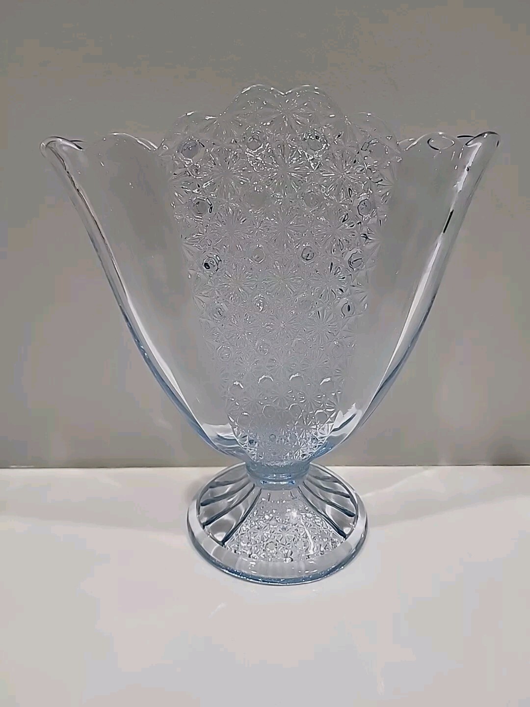 Fenton Glass LIGHT BLUE Daisy Button Fan Vase ~ HARD TO FIND ~ MINT!