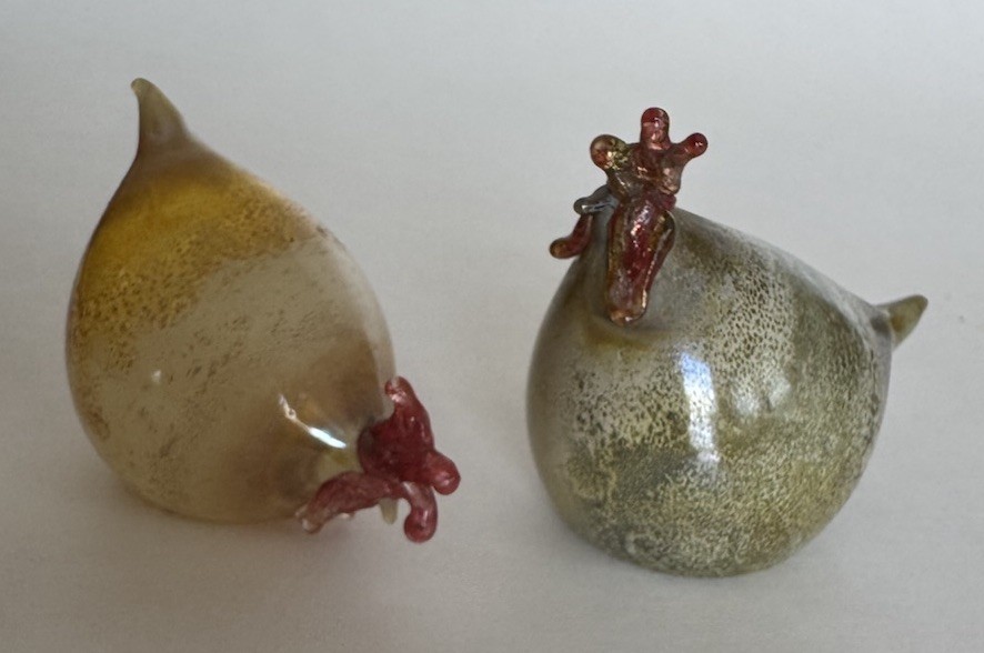 Rene Burri Mundgeblasen Blown Art Glass Chicken Figurines Lot Of 2