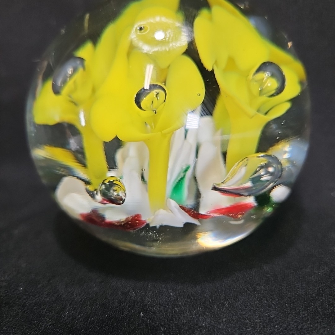 Vintage Art Glass Paperweight Spring Flower Calla Lily Controlled Bubble 3.25”