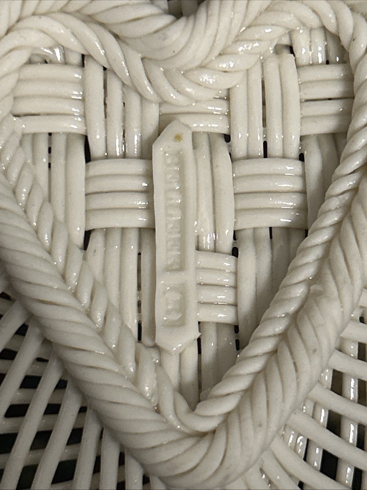 Beleek Fermanagh Irish 4 strand basketweave heart dish Shamrocks **CHIPPED**