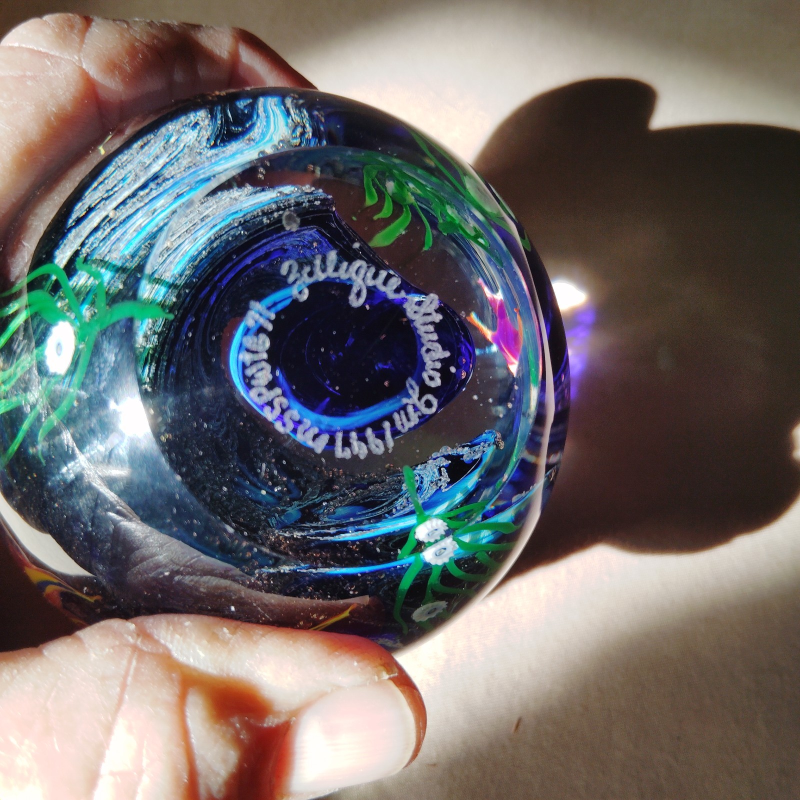 Vintage Signed Zellique Studios Art Glass Paperweight Ocean Aquarium Scene