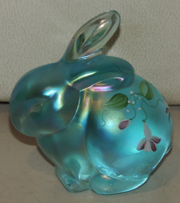 FENTON CELESTE BLUE IRIDIZED BUNNY FIGURE HAND PAINTED BY P LAUDERMAN 3 3/8″