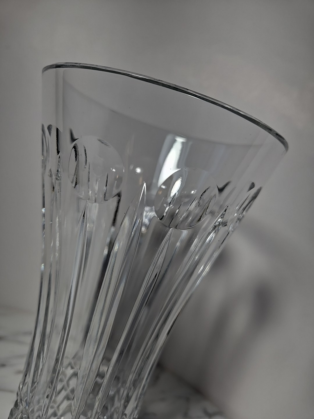Vintage BLOCK?? 9″ VASE Elegant Heavy Crystal Hand Cut Flowers Vase EUC