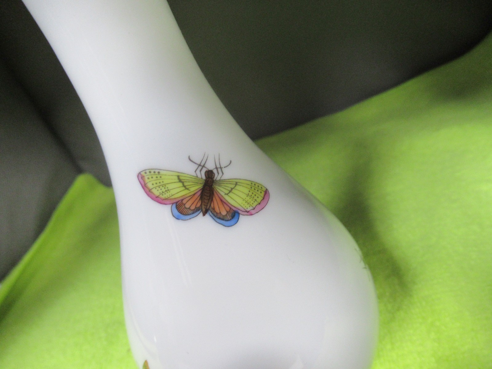 6 1/4″ Herend Hungary Rothschild Bird Hard Bud Vase 7052/RO