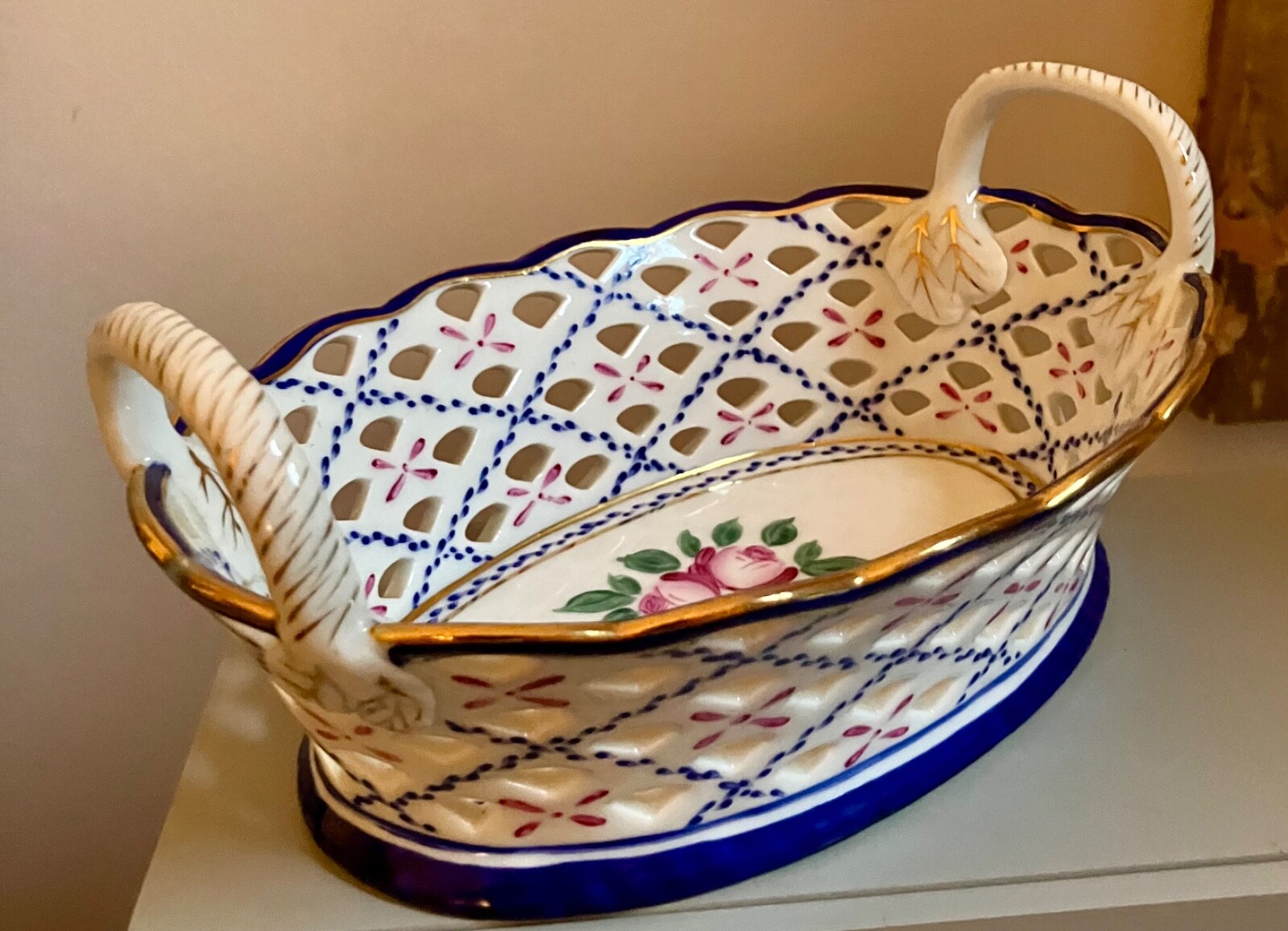 Chinese vintage reticulated weave basket with handles – hand painted – 19x13cm