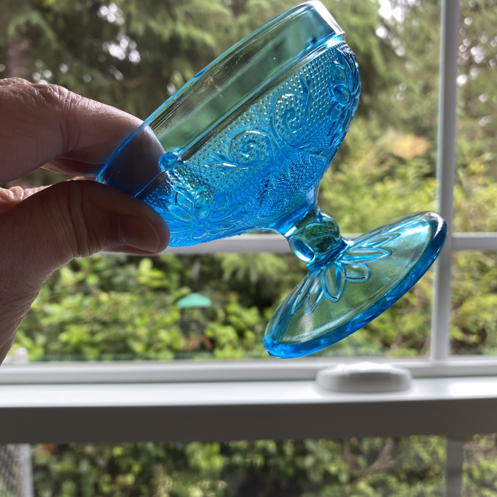 Vintage Indiana Glass Tiara Sandwich Glass Fairy Lamp Horizon Blue U/V REACTIVE!