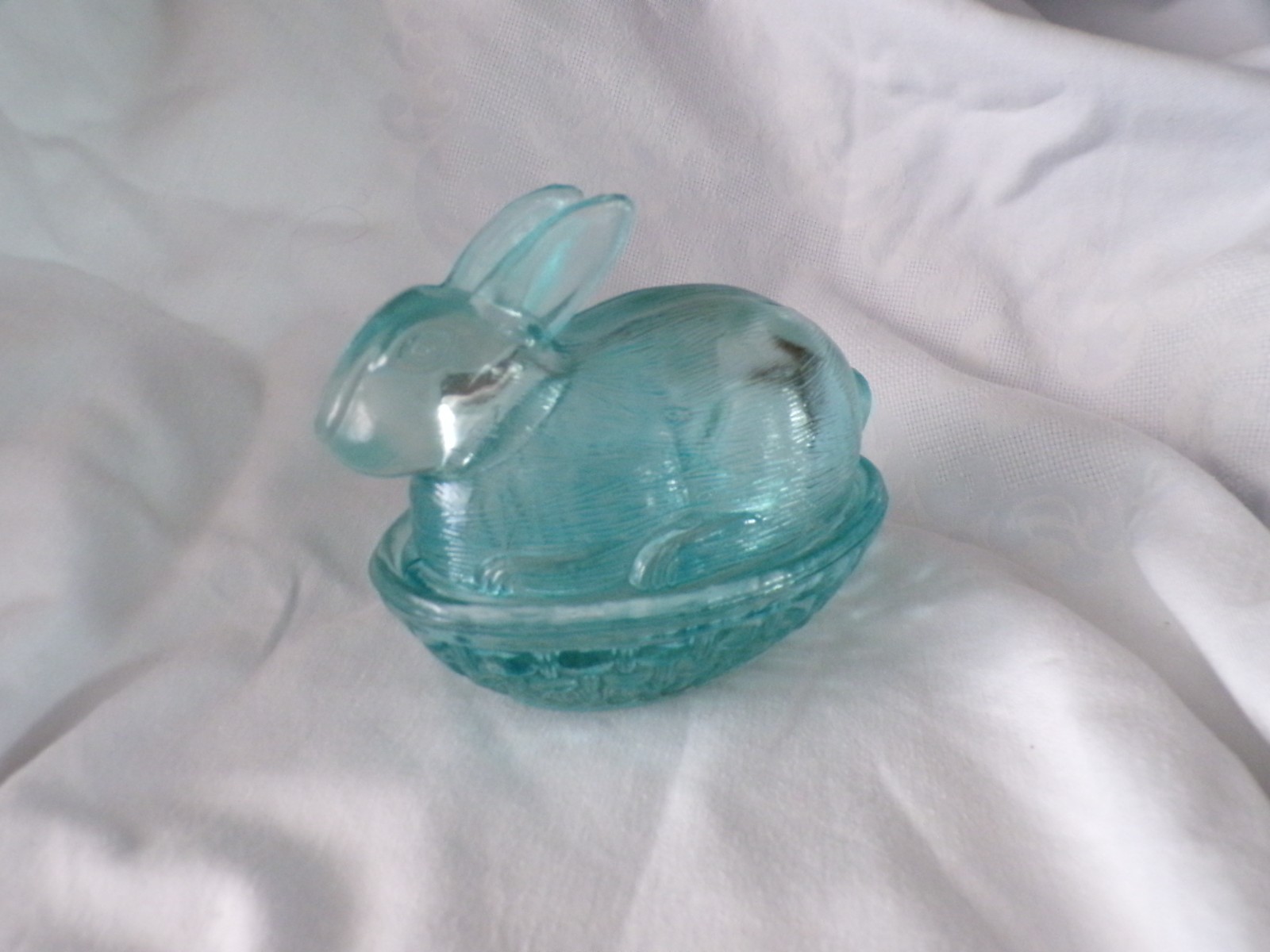 Vintage Rabbit Bunny On Nest Blue Glass Unmarked Woven Basket 4.5″