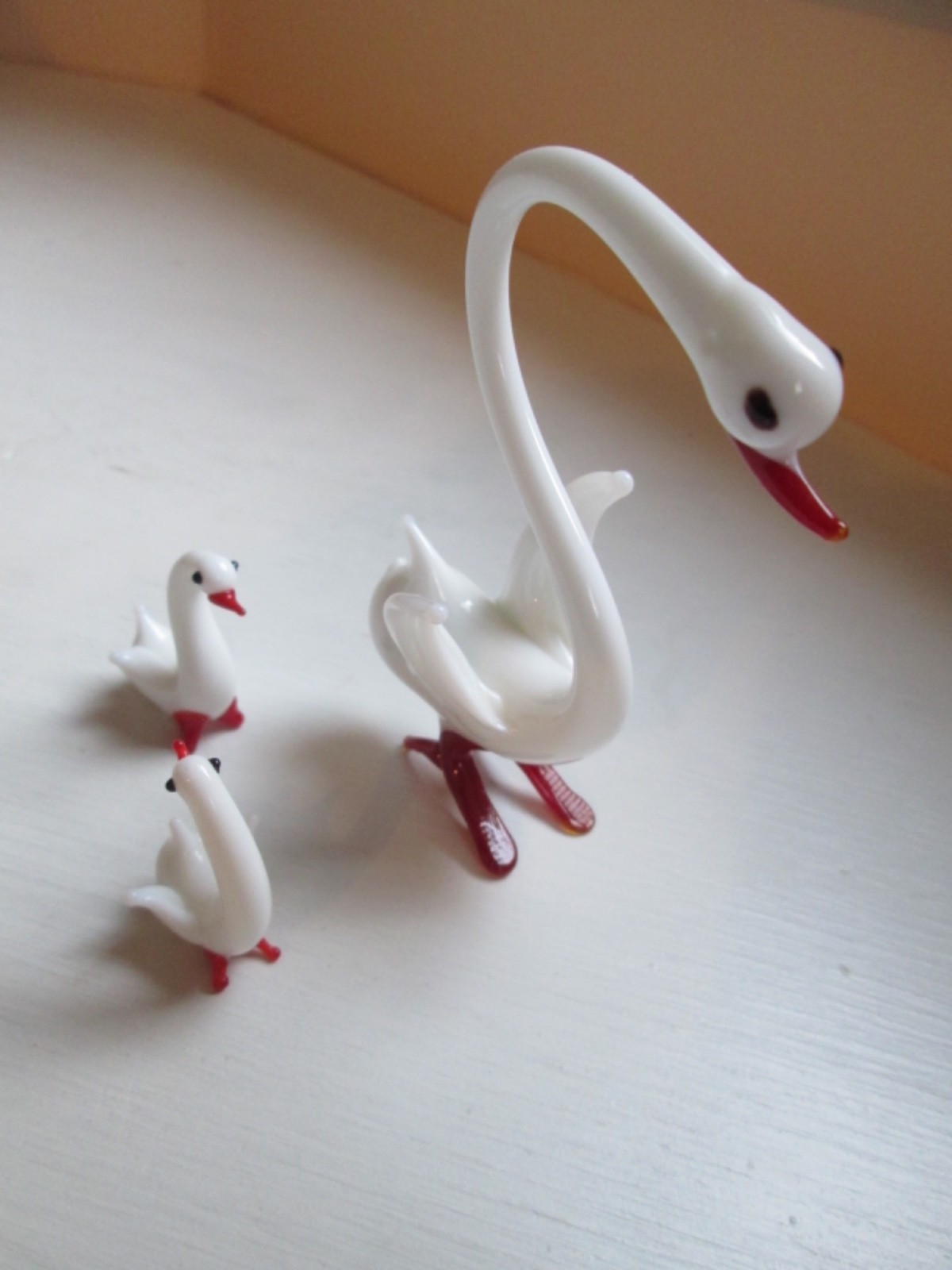 Vintage Art Beautiful Satin White Blown Glass Swan Figures Mother & 2 Young