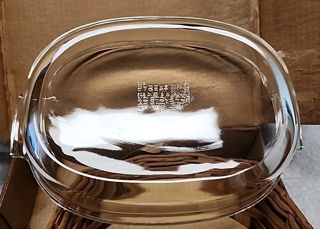 Vintage Pyrex 7020 Baker In A Basket 2QT Baking Dish & Woven Basket In Box New