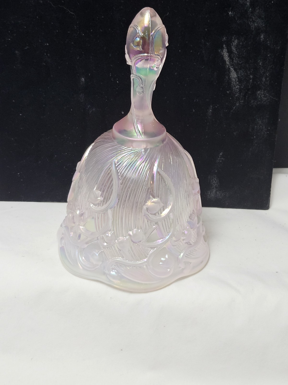 FENTON – VINTAGE pink opalescent Lily of the Valley bell