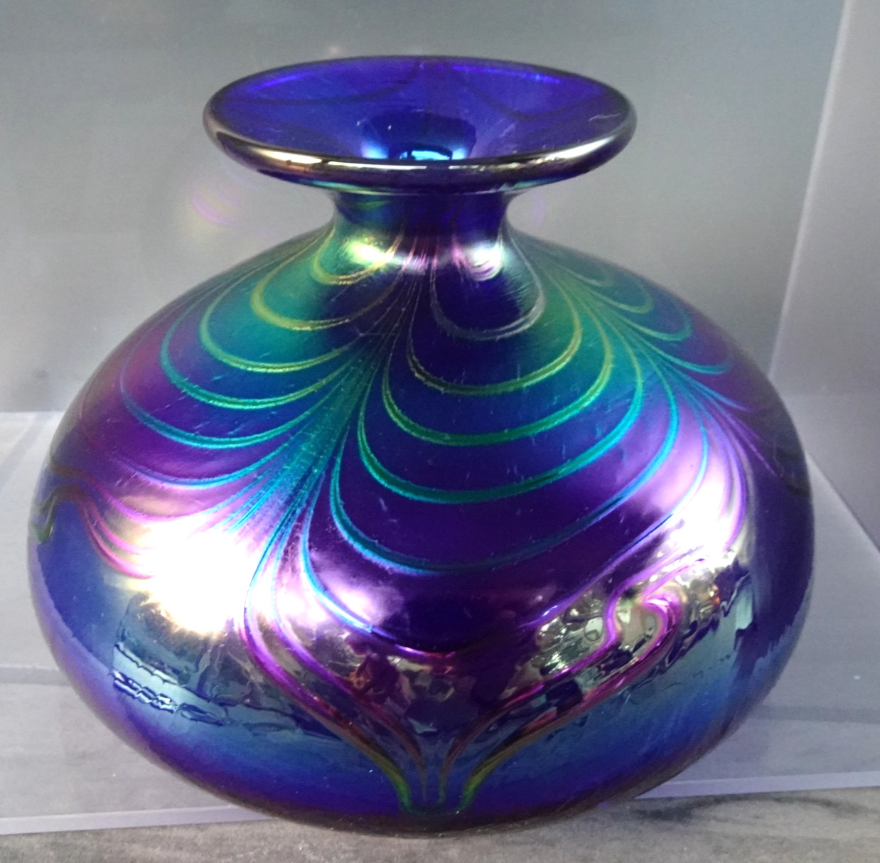 Robert Held Studio Art Glass Cobalt Blue Pulled Feather Iridescent Vase