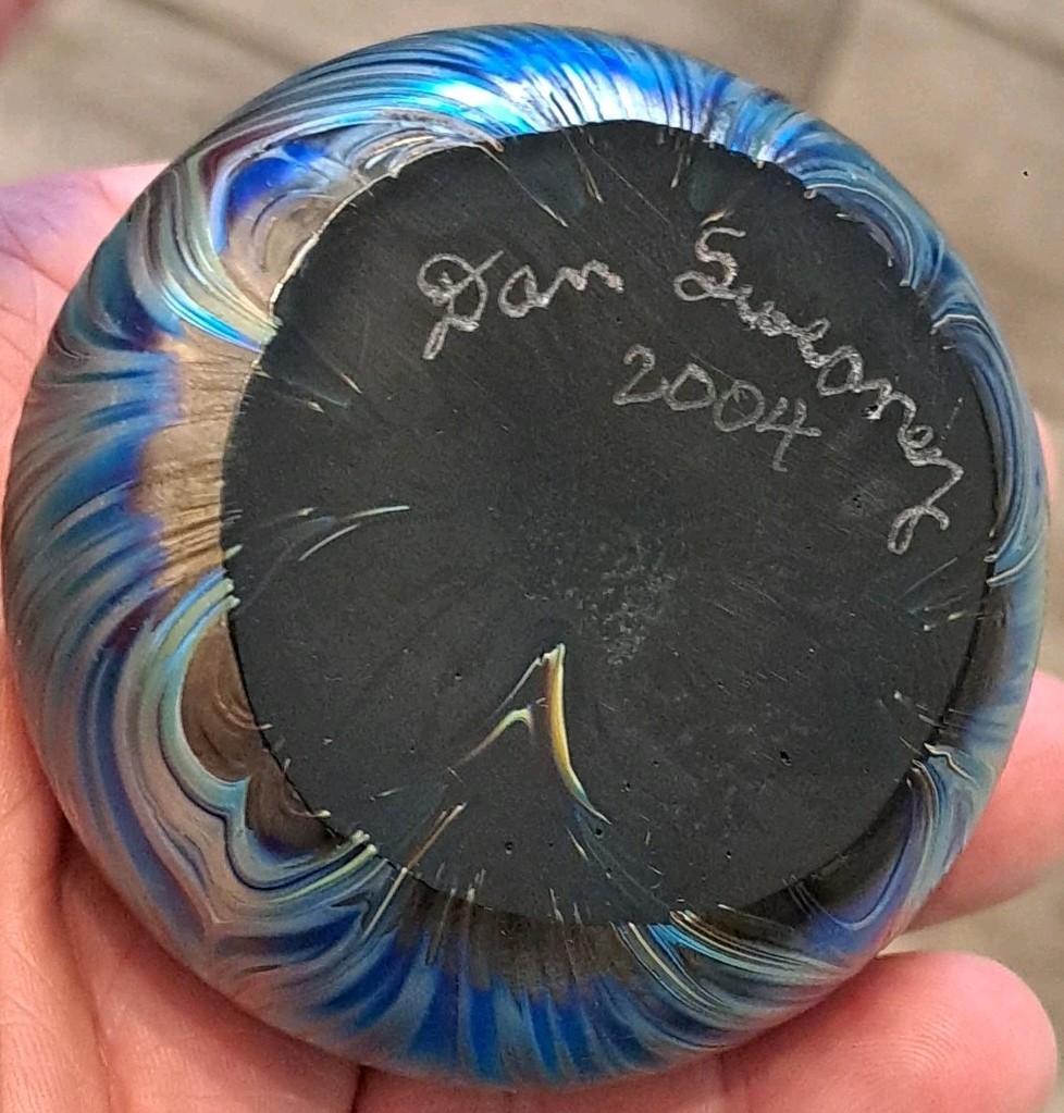 VINTAGE Signed Dan Sweaney Blue Gold Iridescent Art Glass 3 1/8 Paperweight 2004