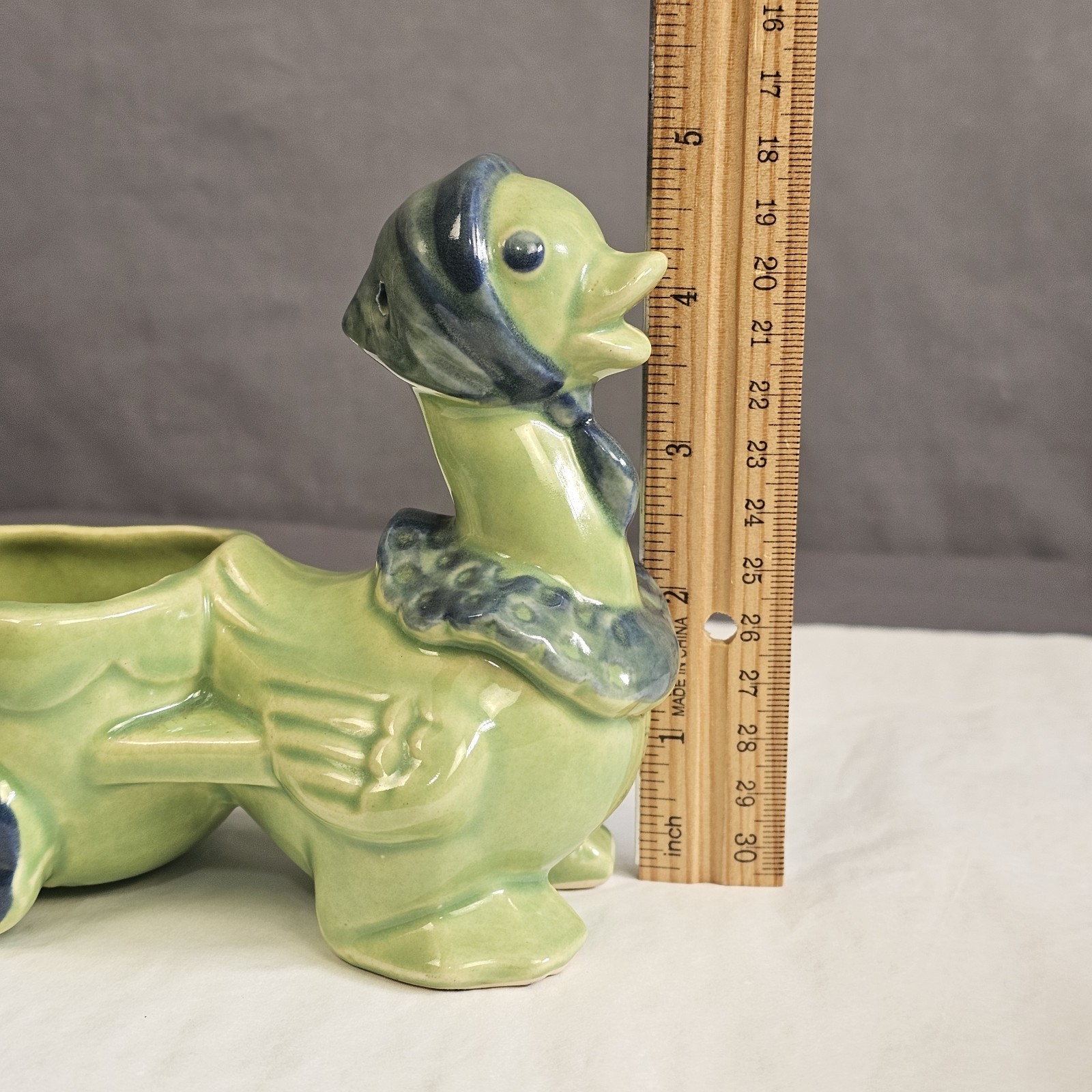 Vintage Shawnee – Green Duck Pulling Wagon Planter 752 – blue detail – USA