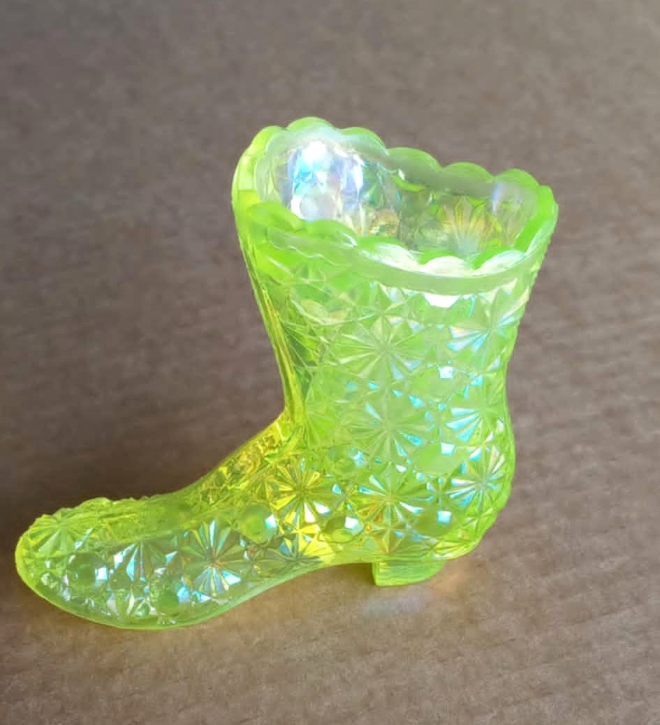 Boyd canary daisy button iridescent vaseline uranium glass BOOT