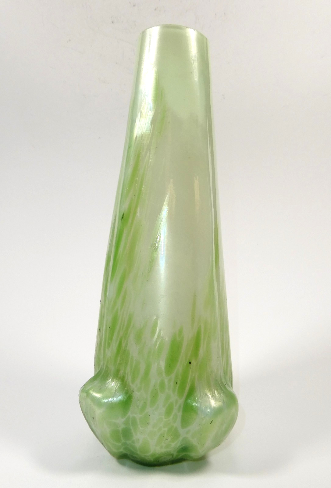 Wilhelm Kralik Sohn Helios Jugendstil Decorative Glass Vase, 1900-1919