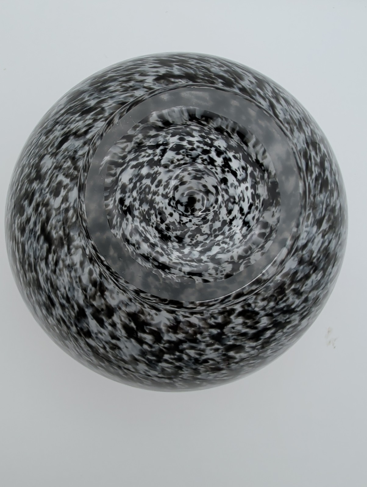 Modern Home Decor Accent Unsigned Black & White Confetti Glass Vase Aprx 5.5 In