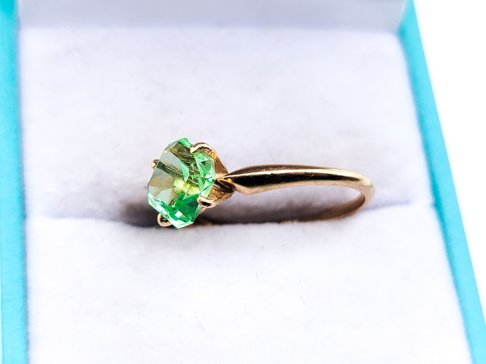 14k Gold Uranium Glass Ring Green Square Cut Solitaire Size 6.5