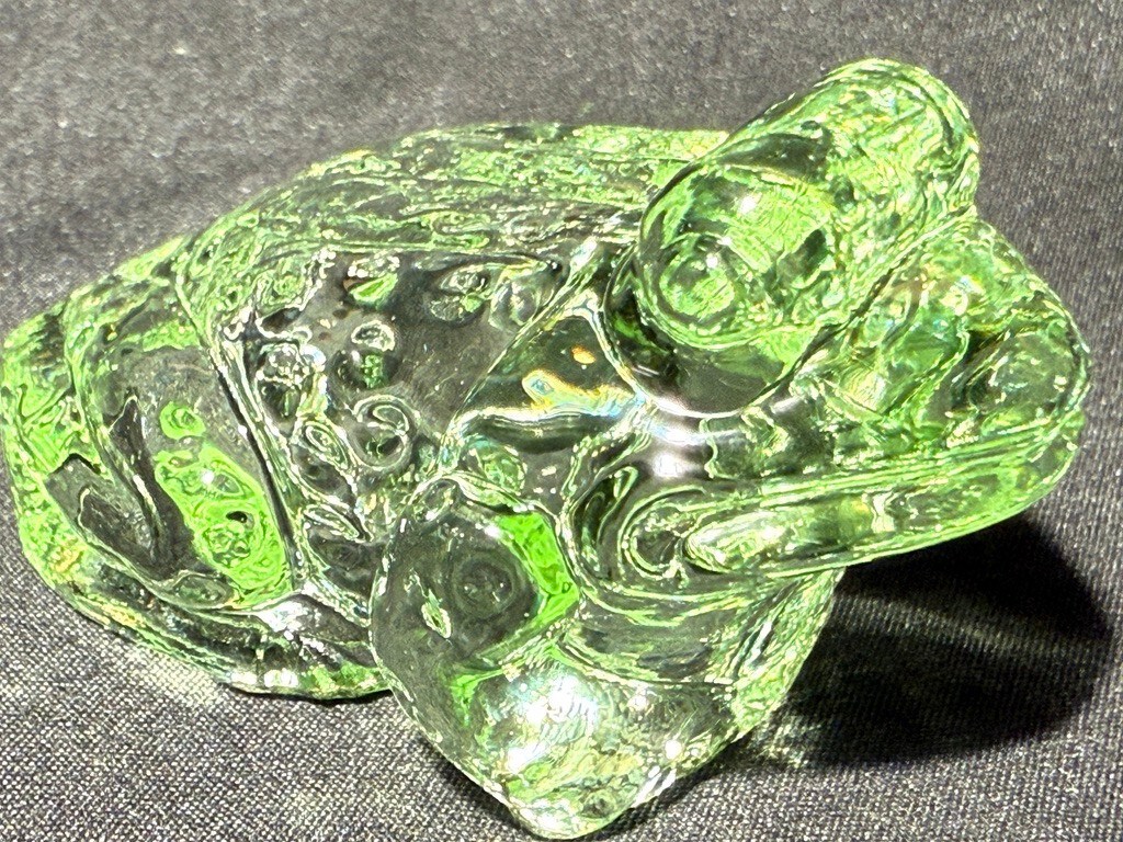 green Vaseline uranium glass Jeremy Frog Toad paperweight magnesium selenium art