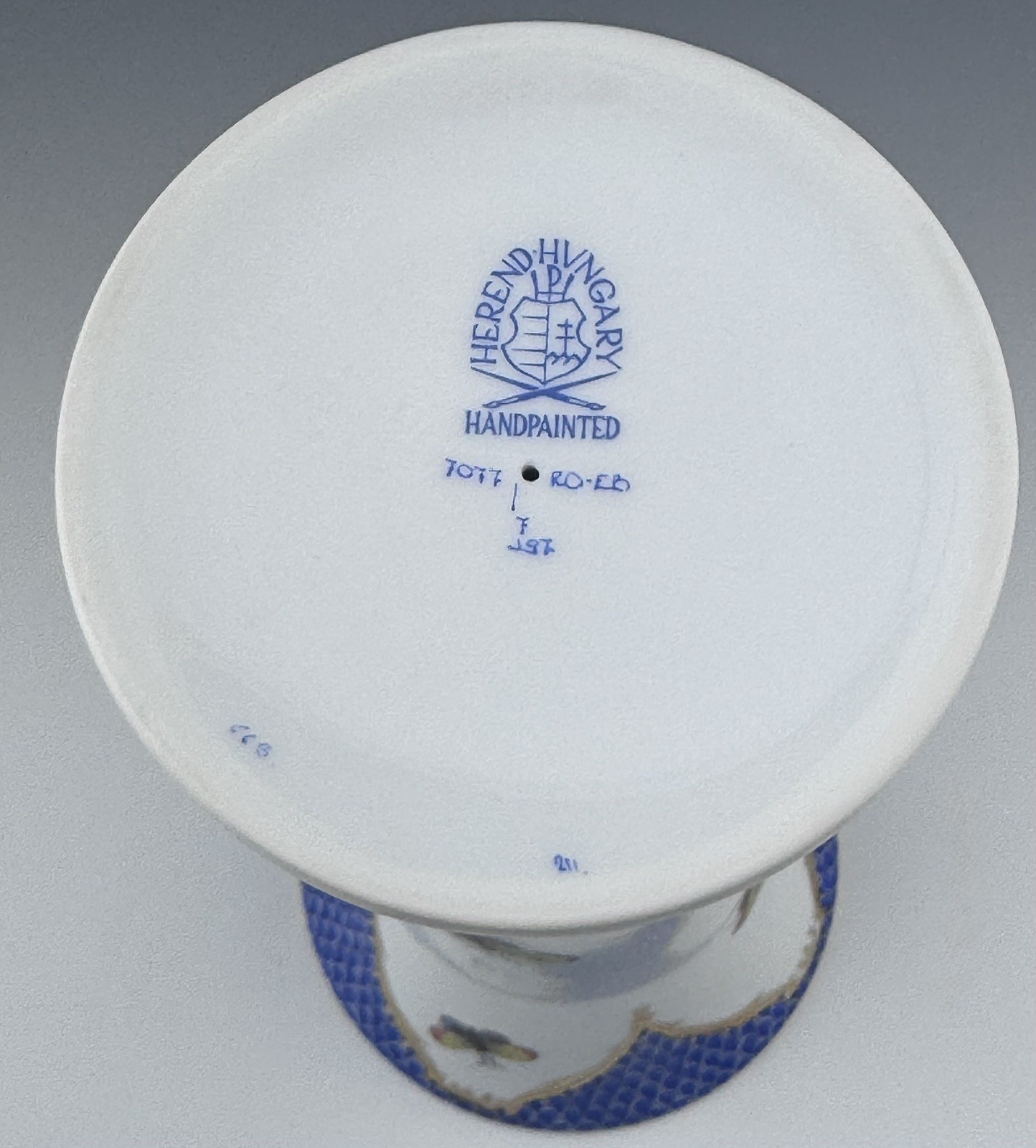 🦋 MINT HEREND Rothschild Bird Blue Border 9” Vase Motif #2