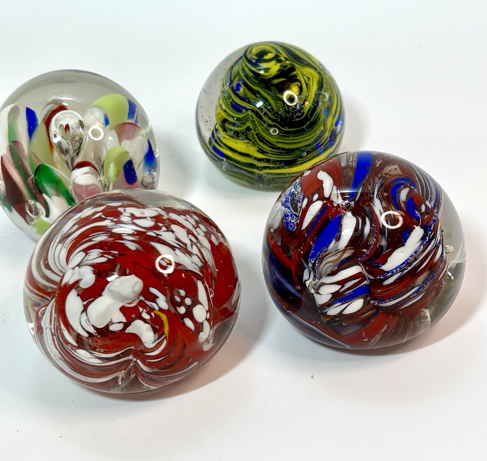4 Glass Paperweights Small Spheres Ball Globe (Unbranded 2.5″+ 2”)