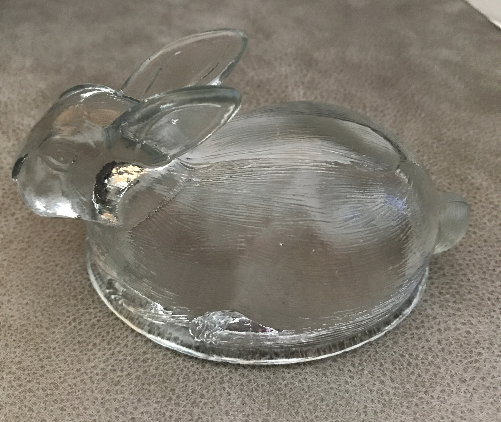 Vintage LE Smith Clear Glass Bunny Rabbit On A Nest Covered Candy Dish 4.75″ L