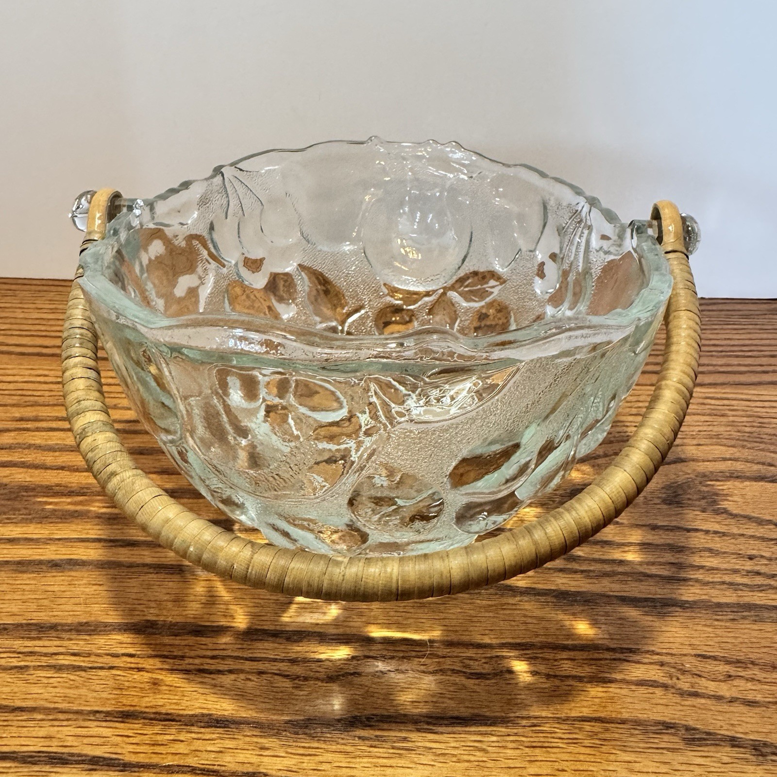 VTG Libbey Orchard Fruit Embossed Clear Glass Oval Bowl Basket Rattan Handle