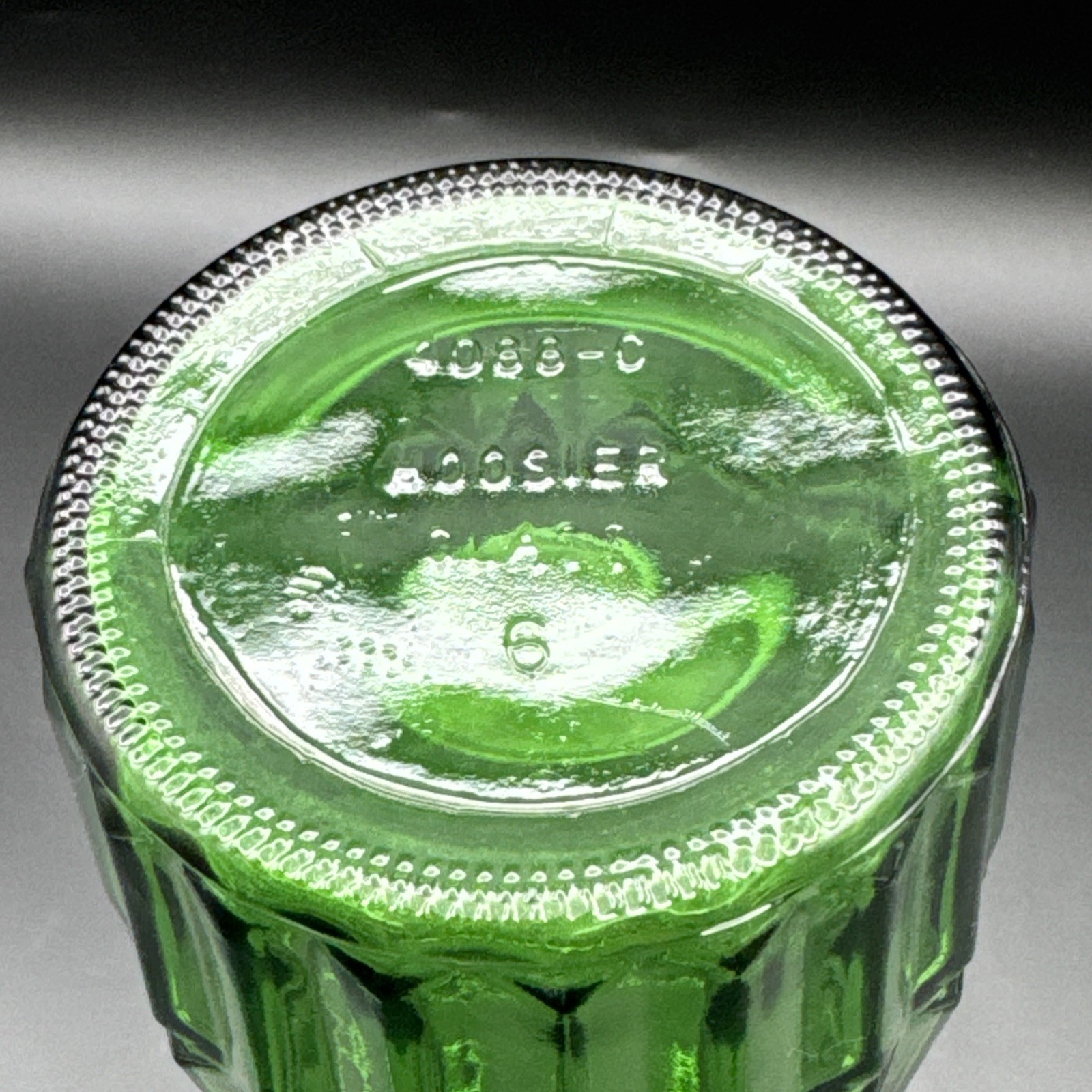 Vintage Emerald Green Hoosier 4088 – C Glass Vase 8.5” Tall