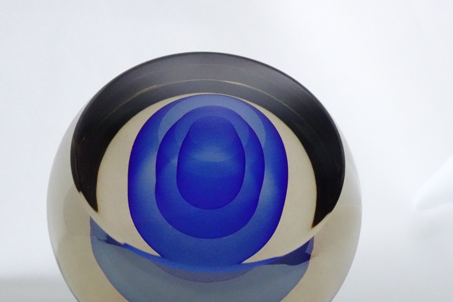Signed Youghiogheny Steve Fenstermacher 1999 Faceted Veiled Paperweight