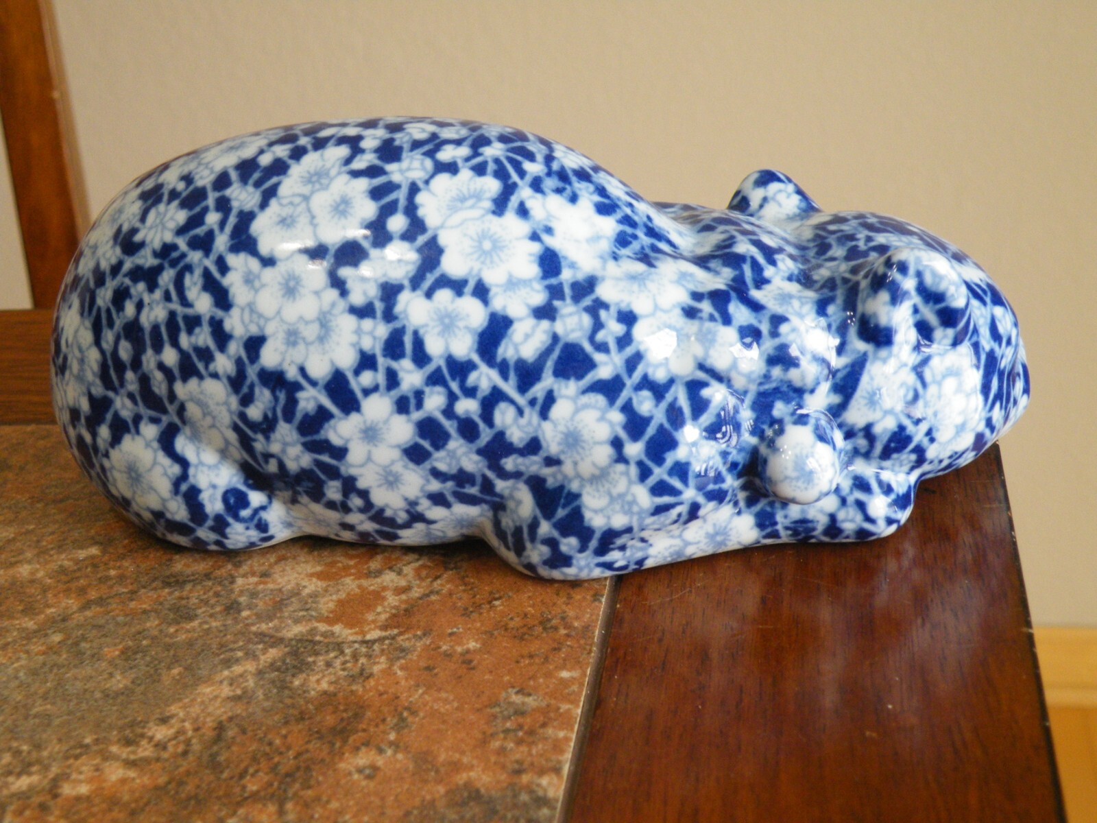 Vintage VICTORIA IRONSTONE CAT Blue & White Floral Design Calico 8” FREE SHIP