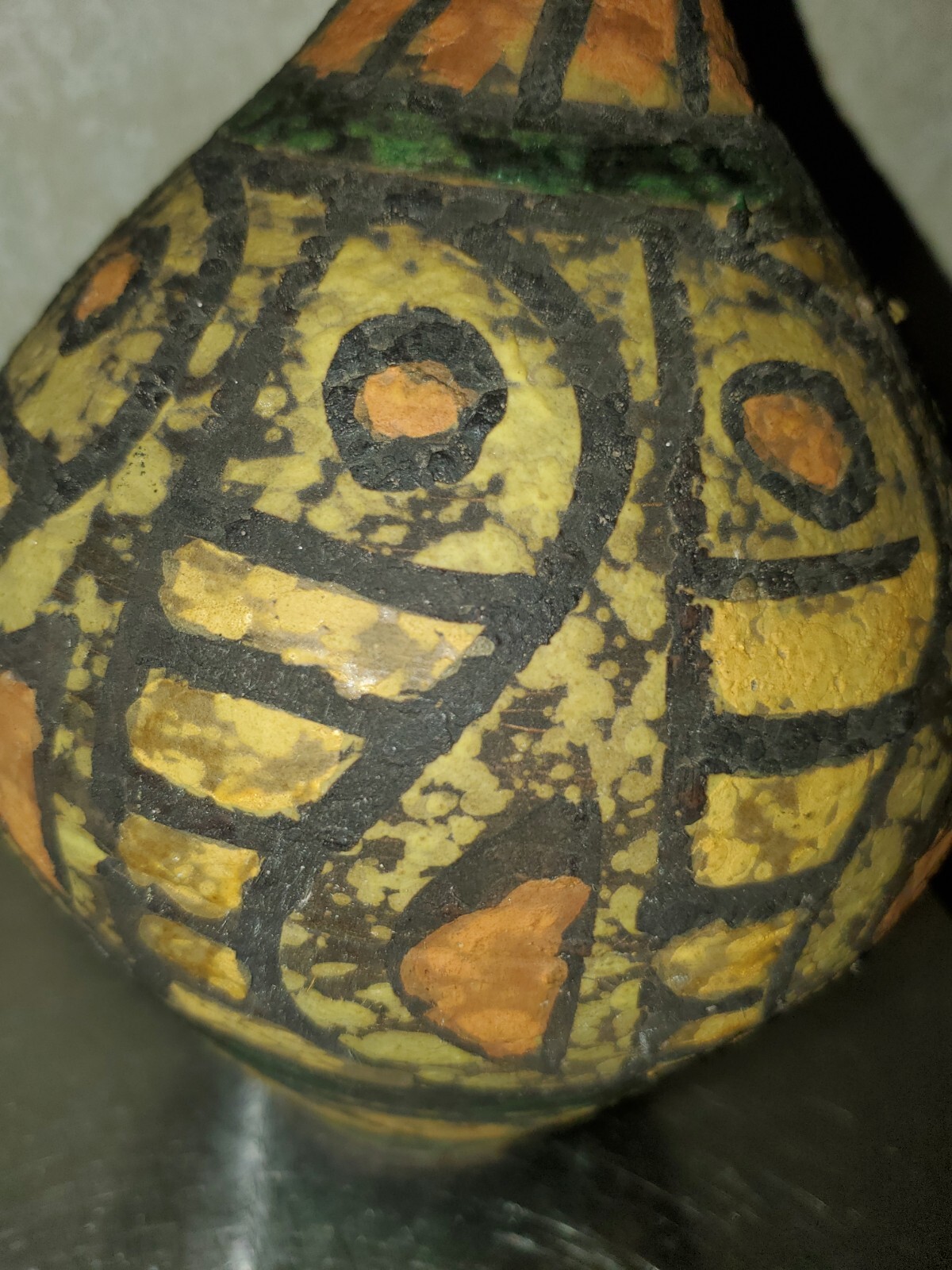STUNNING! VINTAGE ITALY ART POTTERY ORANGE YELLOW GREEN BLACK 8″ VASE. AS IS!