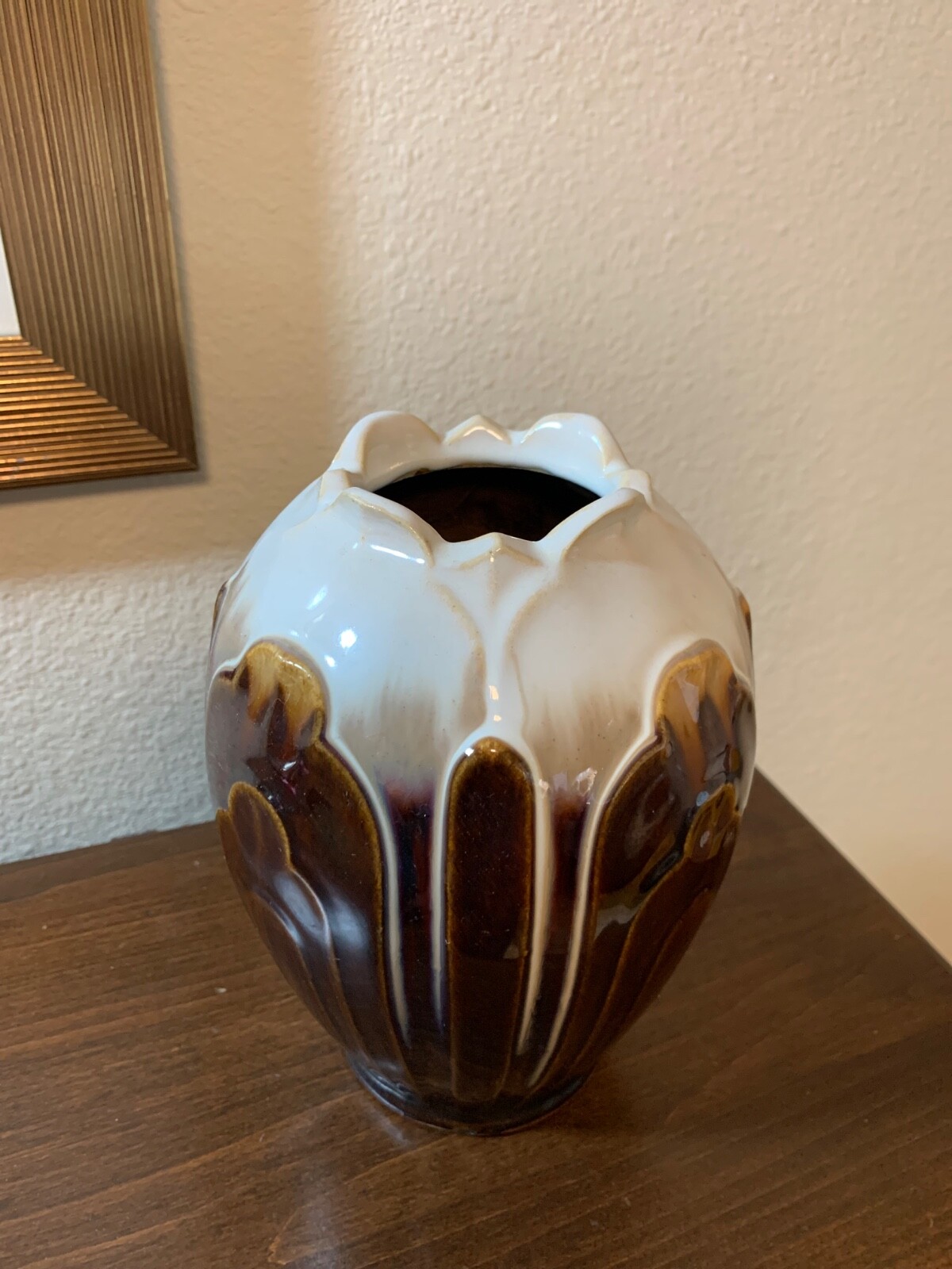 VTG SLIP GLAZE POTTERY VASE. BROWN AND CREAM. 7 1/2″ TALL ART DECO