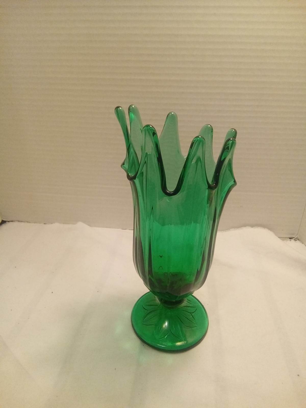 Fenton Eight Point Swung Colonial Green Vase