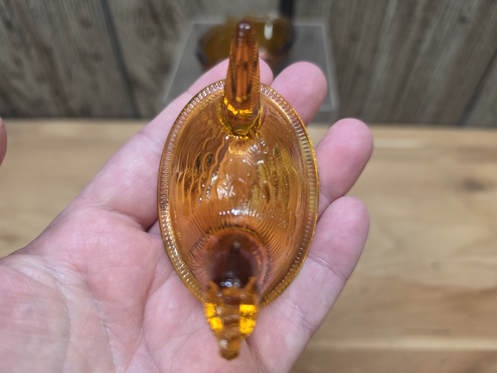 Vintage LE Smith Hen On Nest Amber Color Original Sticker Beautiful Cond. MINI