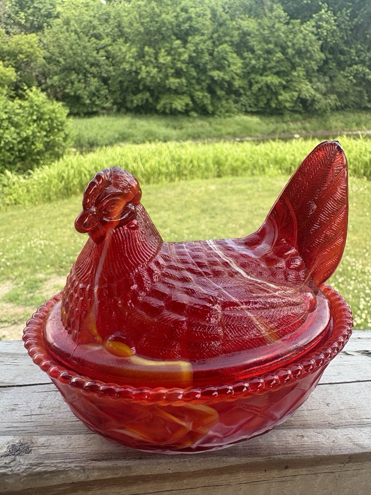 VTG WESTMORELAND 5 INCH RED/WHITE SLAG HEN ON NEST 1982