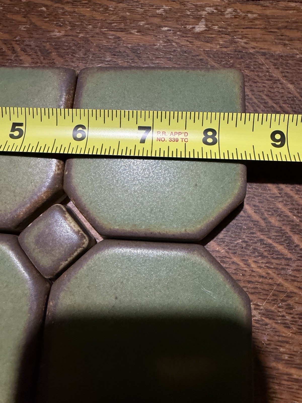 MOTAWI TILE-WORKS 6 Green TILE Installation Tiles With 2 Brown Center Tiles