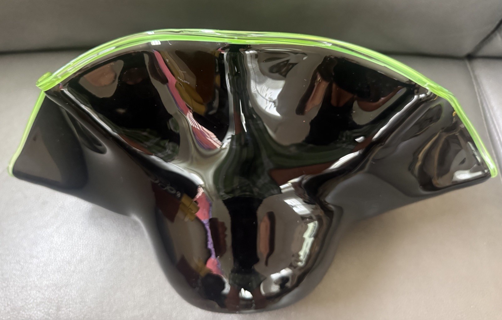 VNTG Green/Black Hand Blown Murano Glass W/Ruffled Edge And Green Circle Swirls