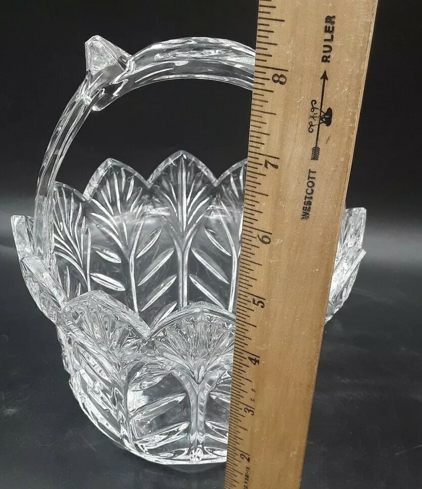 VINTAGE LEAD CRYSTAL CLEAR LEAF DESIGN 8″ HANDLED BASKET