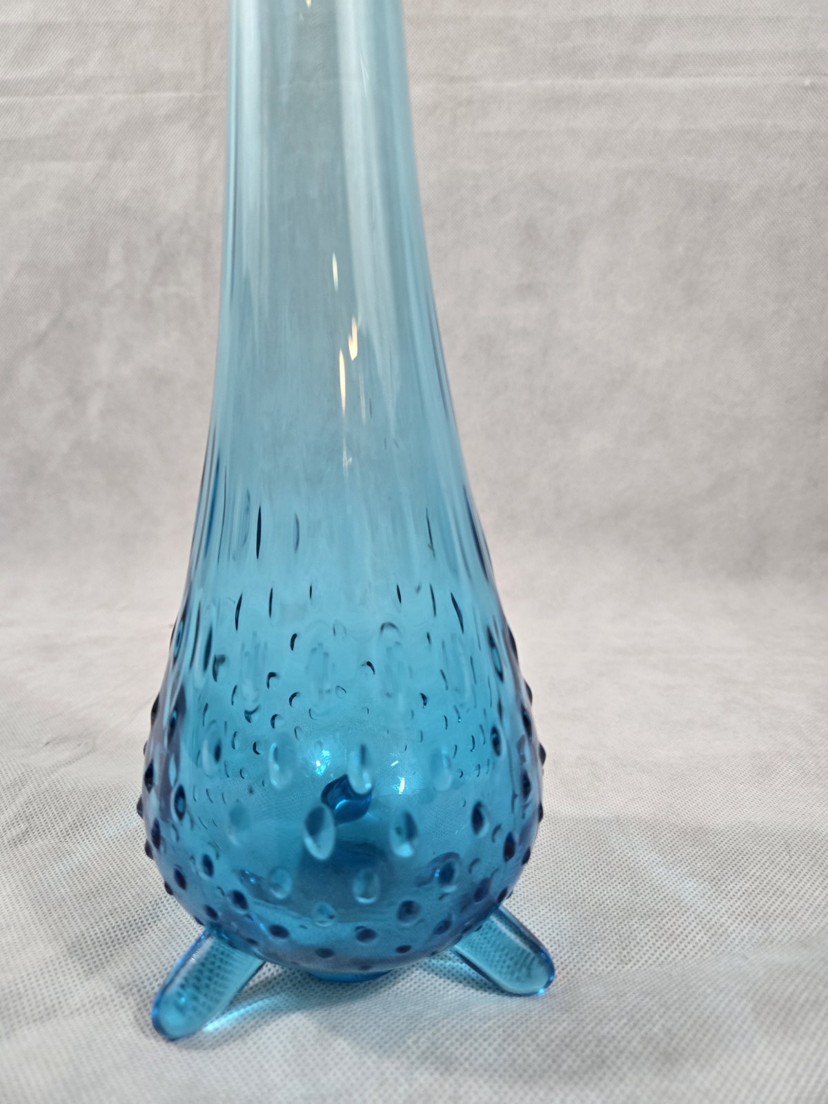 LE Smith Blue Hobnail Swung Vase 16.5″ Three Toed Base PLEASE READ DESCRIPTION