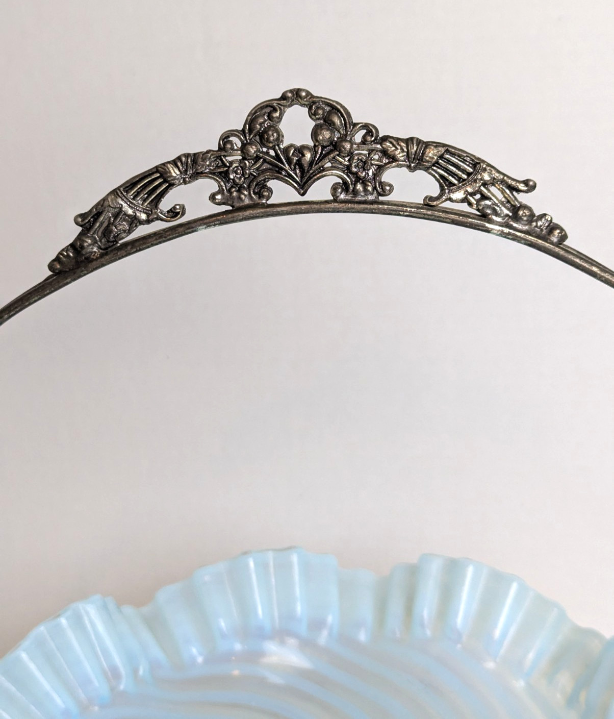 Vtg Fenton 10″ Blue Opalescent Ruffled Glass Brides Basket Silverplate Holder