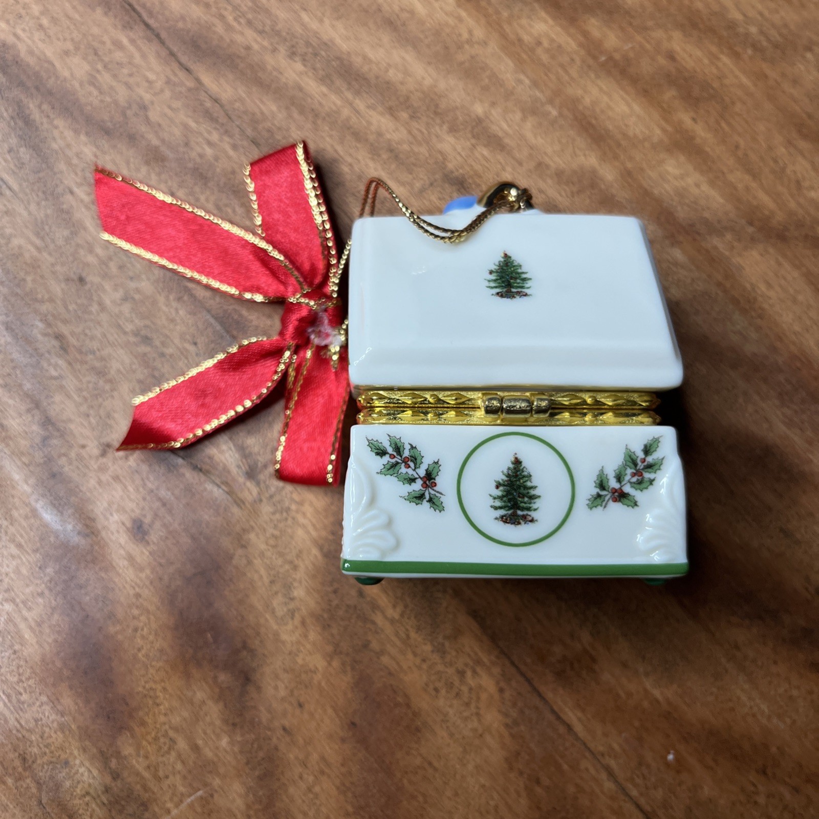 Spode Christmas Tree Ornament Hinged Toy Chest Box