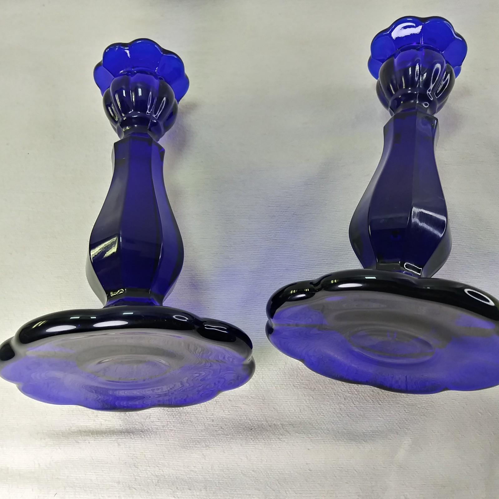 Pair Vintage Fenton Dark Cobalt Blue Glass Candlesticks 8″ Fluted Scalloped Base