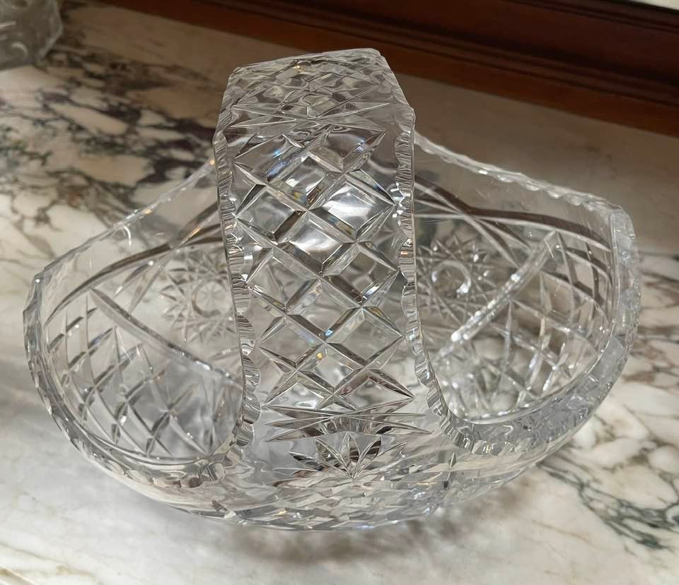 VINTAGE BOHEMIAN BRILLANT CUT LEAD CRYSTAL VASE HANDLE BASKET HUGE 11.75″ X 10″