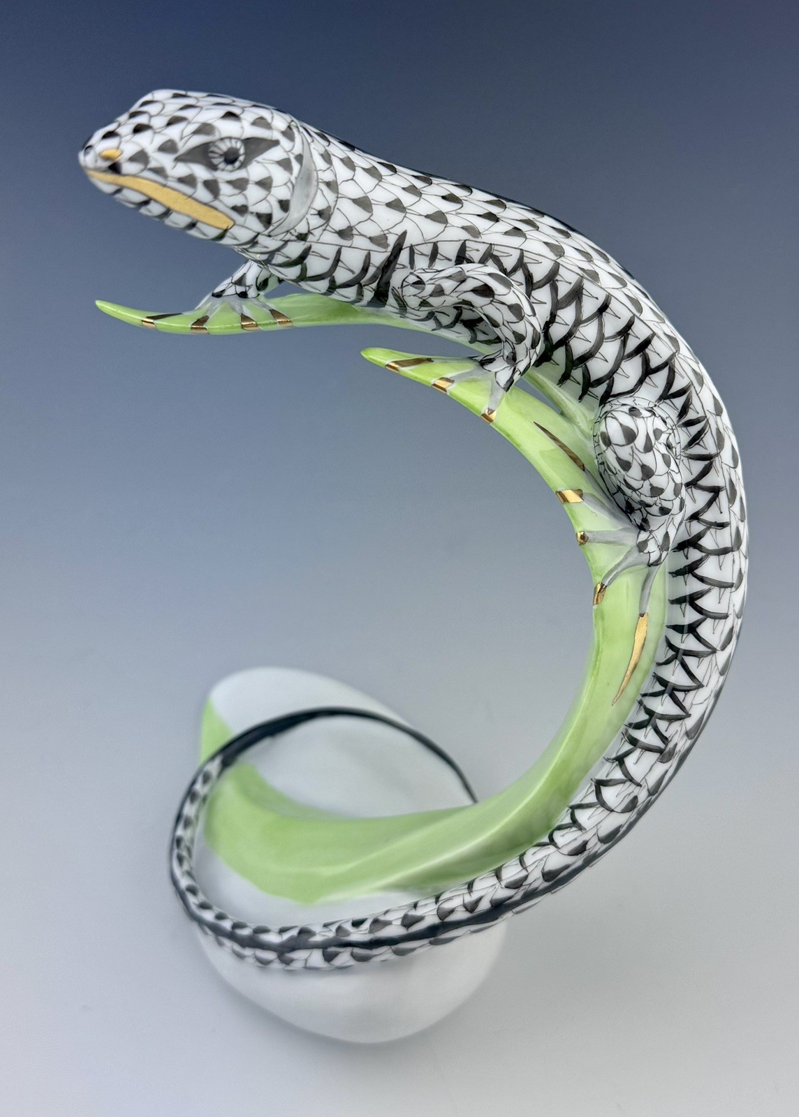 🦋 HEREND LIZARD on Leaf Black 7” Fishnet Figurine ($1,315 Retail)
