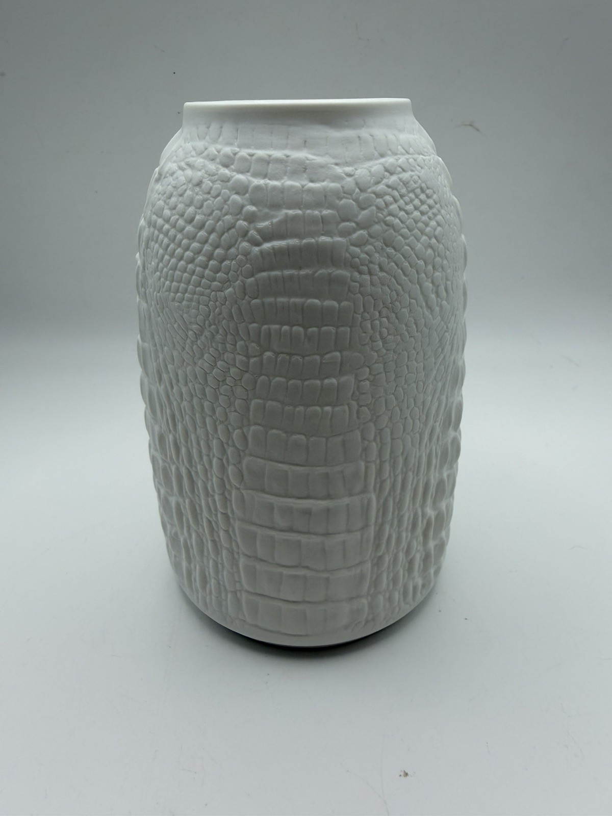 AK Kaiser Crocodile Skin Vase 5” tall ,vintage German porcelain 60s or 70s