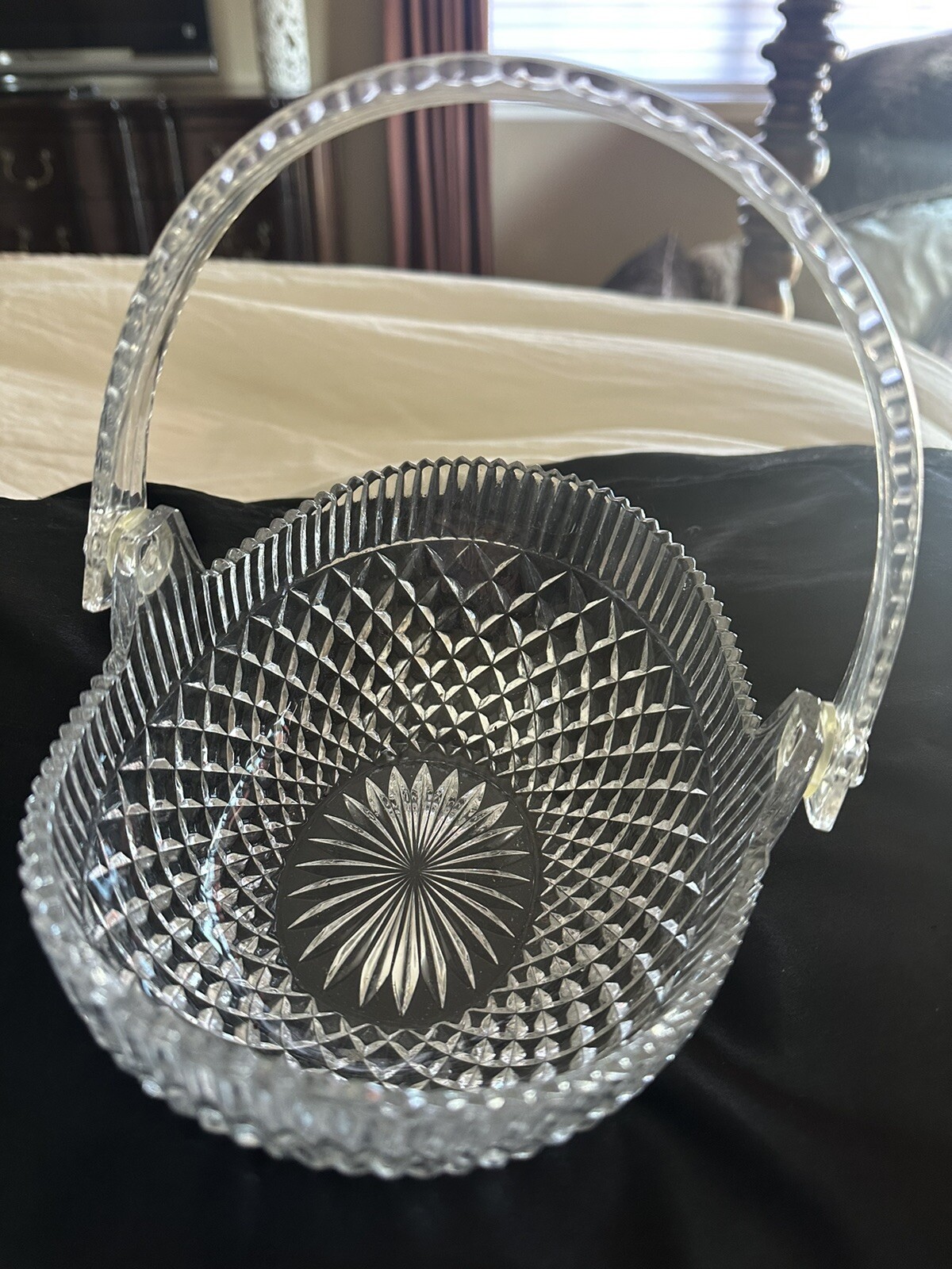 VINTAGE PRESSED GLASS EASTER EGG BASKET WITH PLASTIC HANDLE 9” X 6” X 3.5” EUC