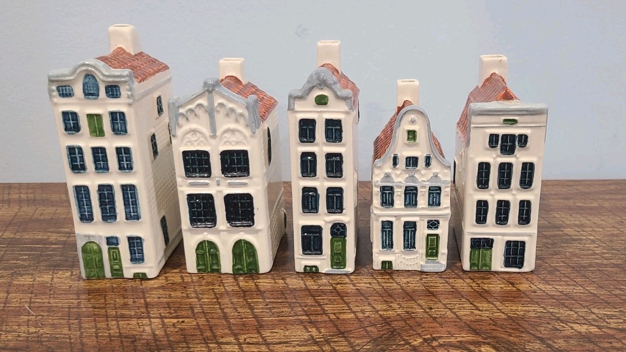VTG KLM Blue Delft House K100 K102 K104 K108 And K106 by Royal Holland
